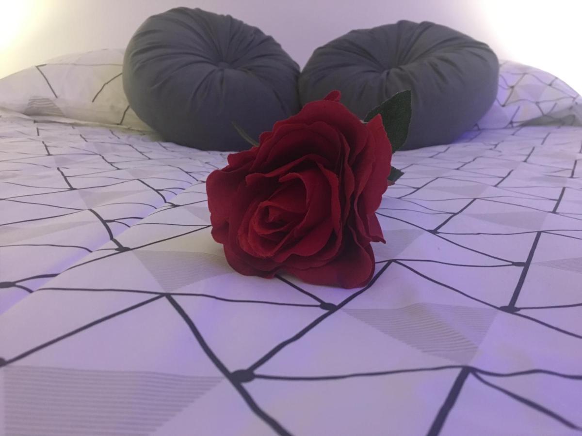 Lovely Studio Бурж Екстериор снимка
